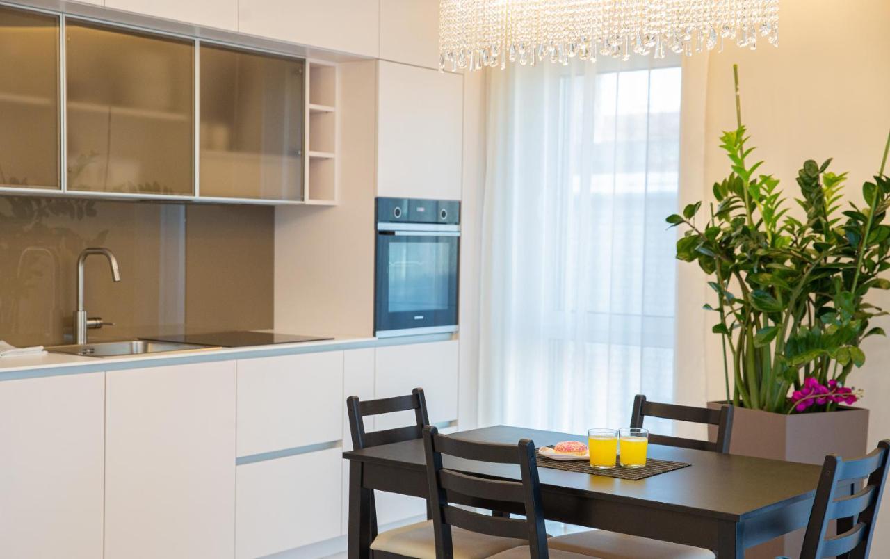 Luxurious Blue&Yellow Apartment In Kaunas Center Luaran gambar