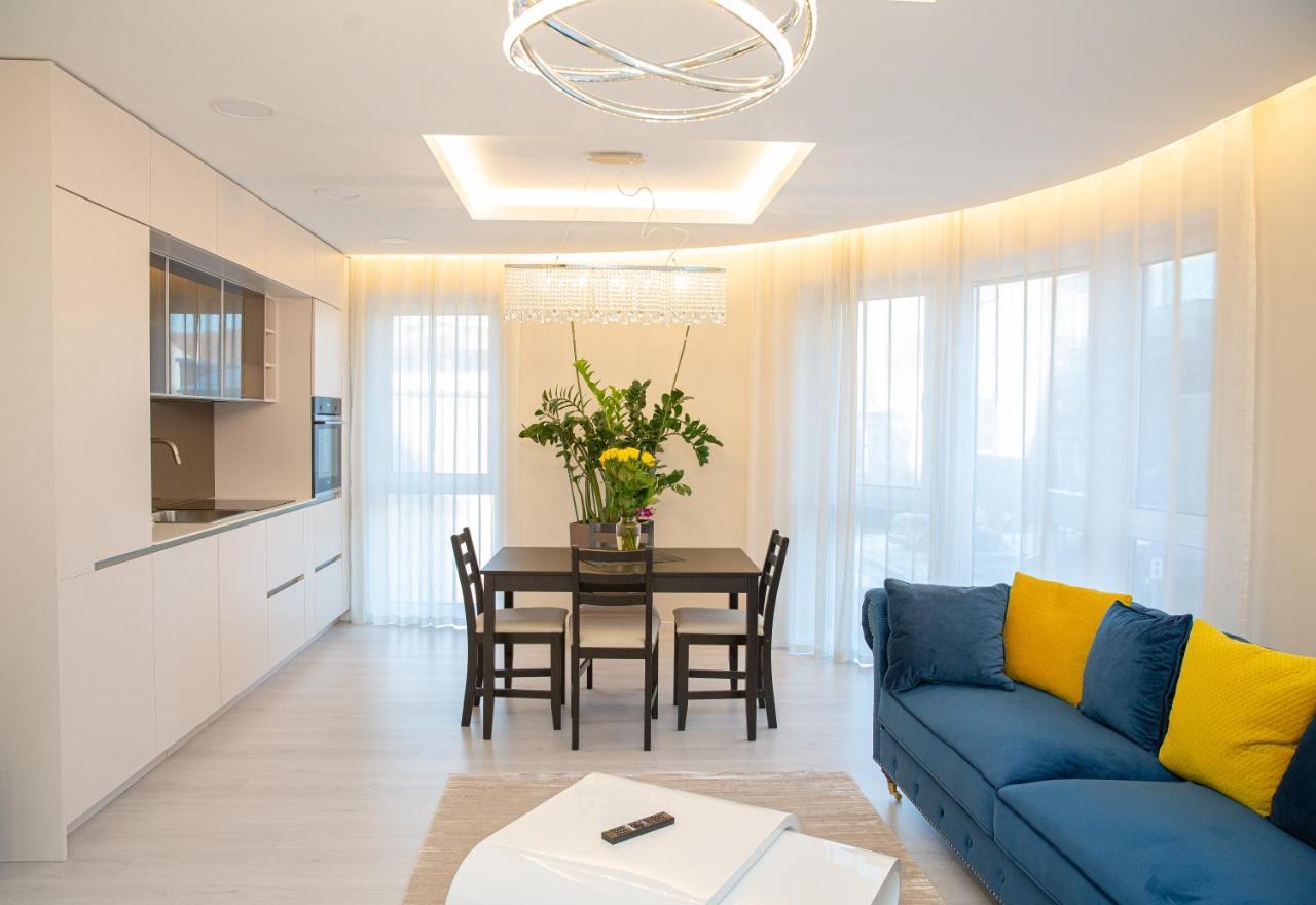 Luxurious Blue&Yellow Apartment In Kaunas Center Luaran gambar