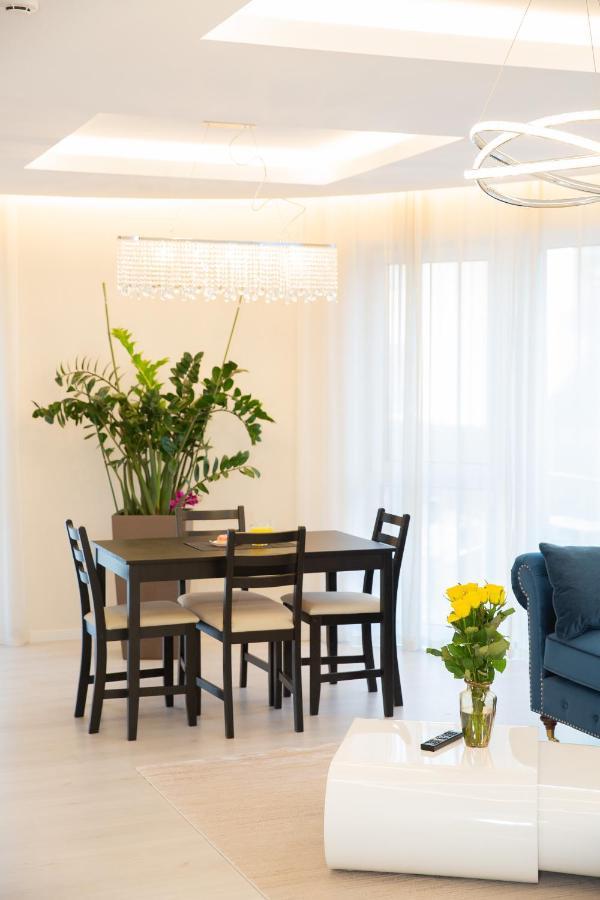 Luxurious Blue&Yellow Apartment In Kaunas Center Luaran gambar