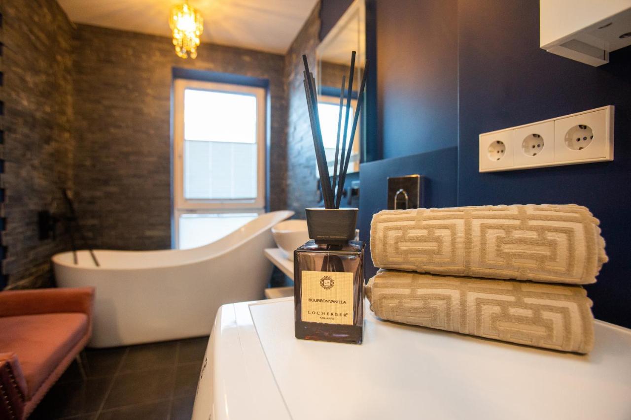 Luxurious Blue&Yellow Apartment In Kaunas Center Luaran gambar